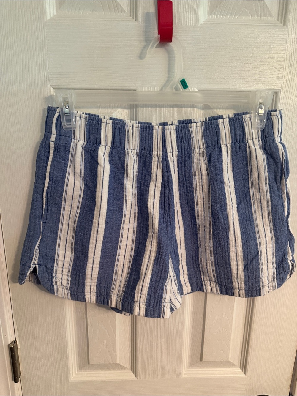 Old Navy Women's Blue and White Striped Casual Shorts size M